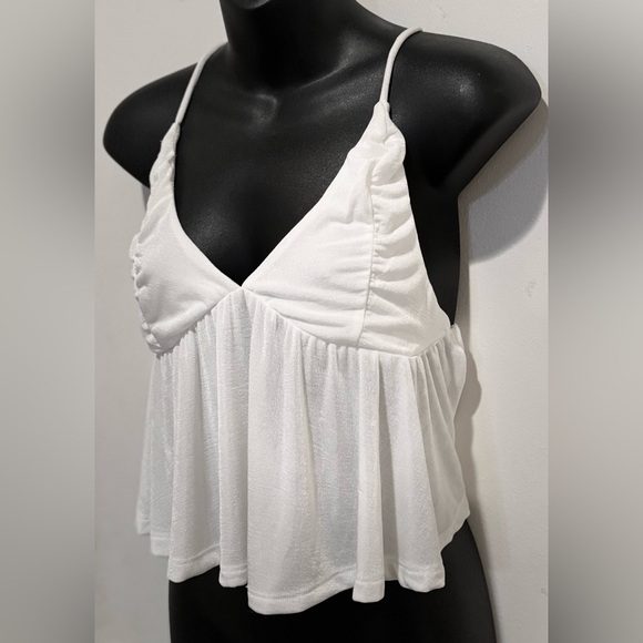 ✨NWT✨ White Crop Top - Picture 1 of 7
